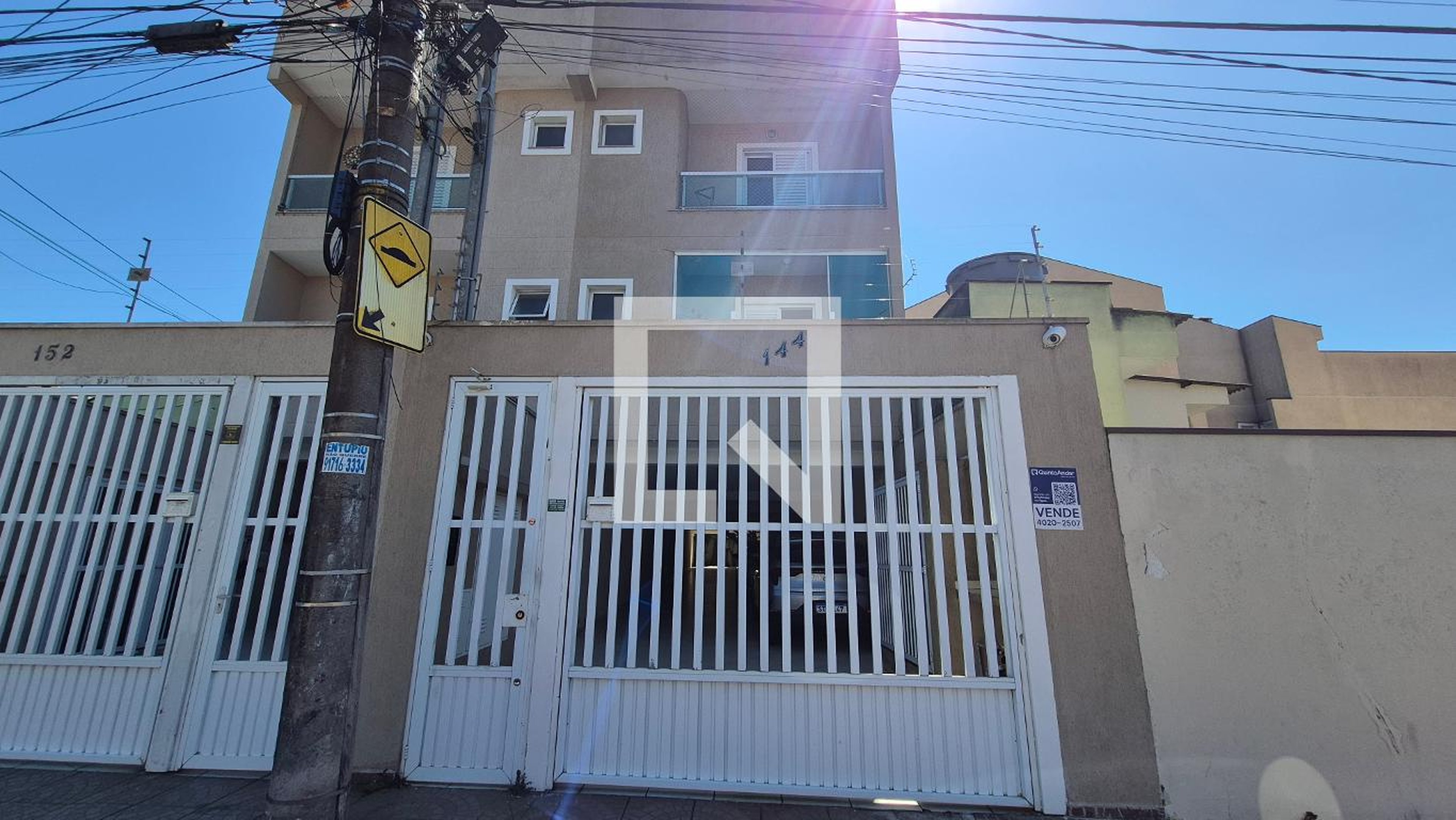 Fachada Condomínio em Rua Doutor Mayera, 144