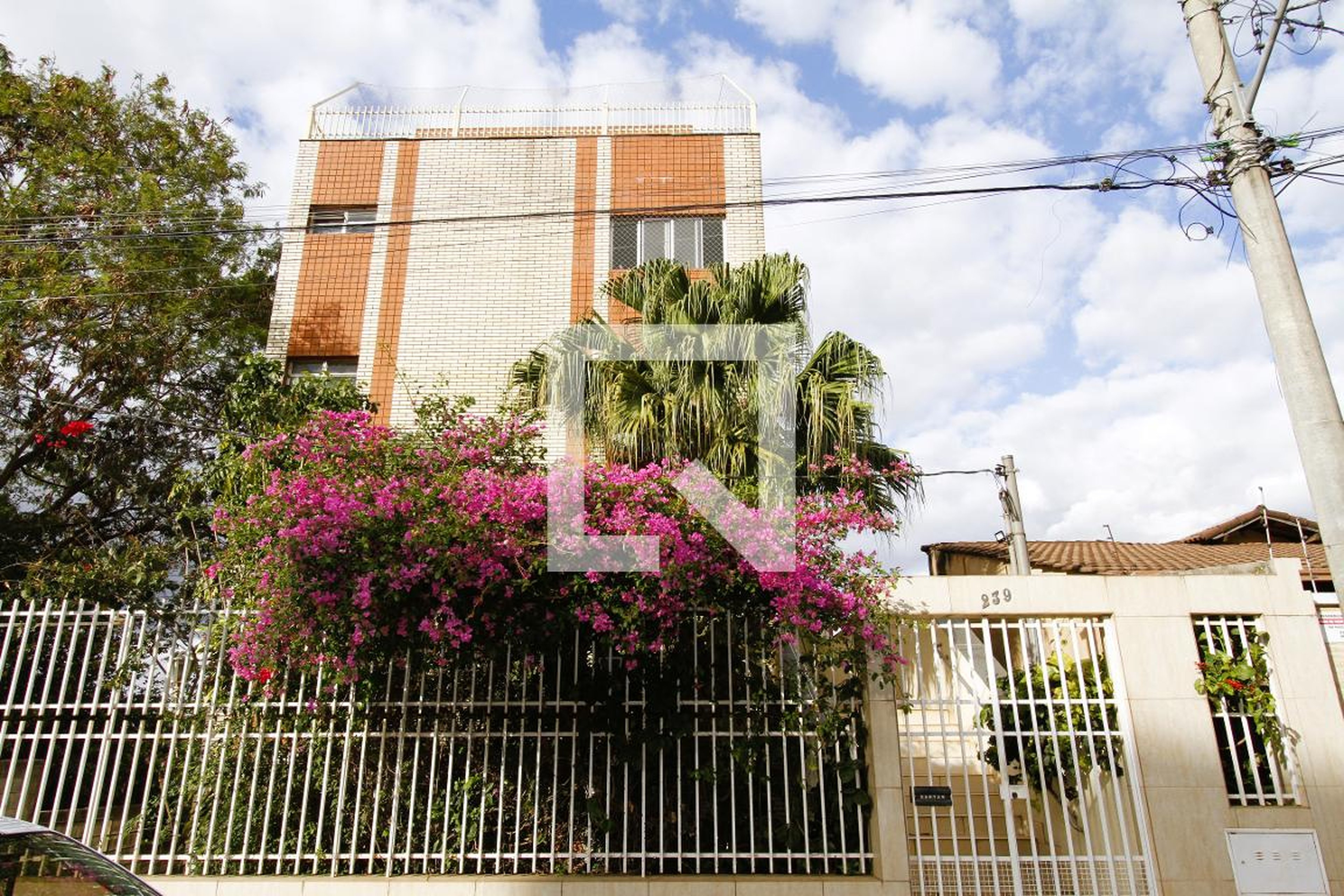 Fachada Condomínio em Rua Emílio Pinheiro de Barros, 239