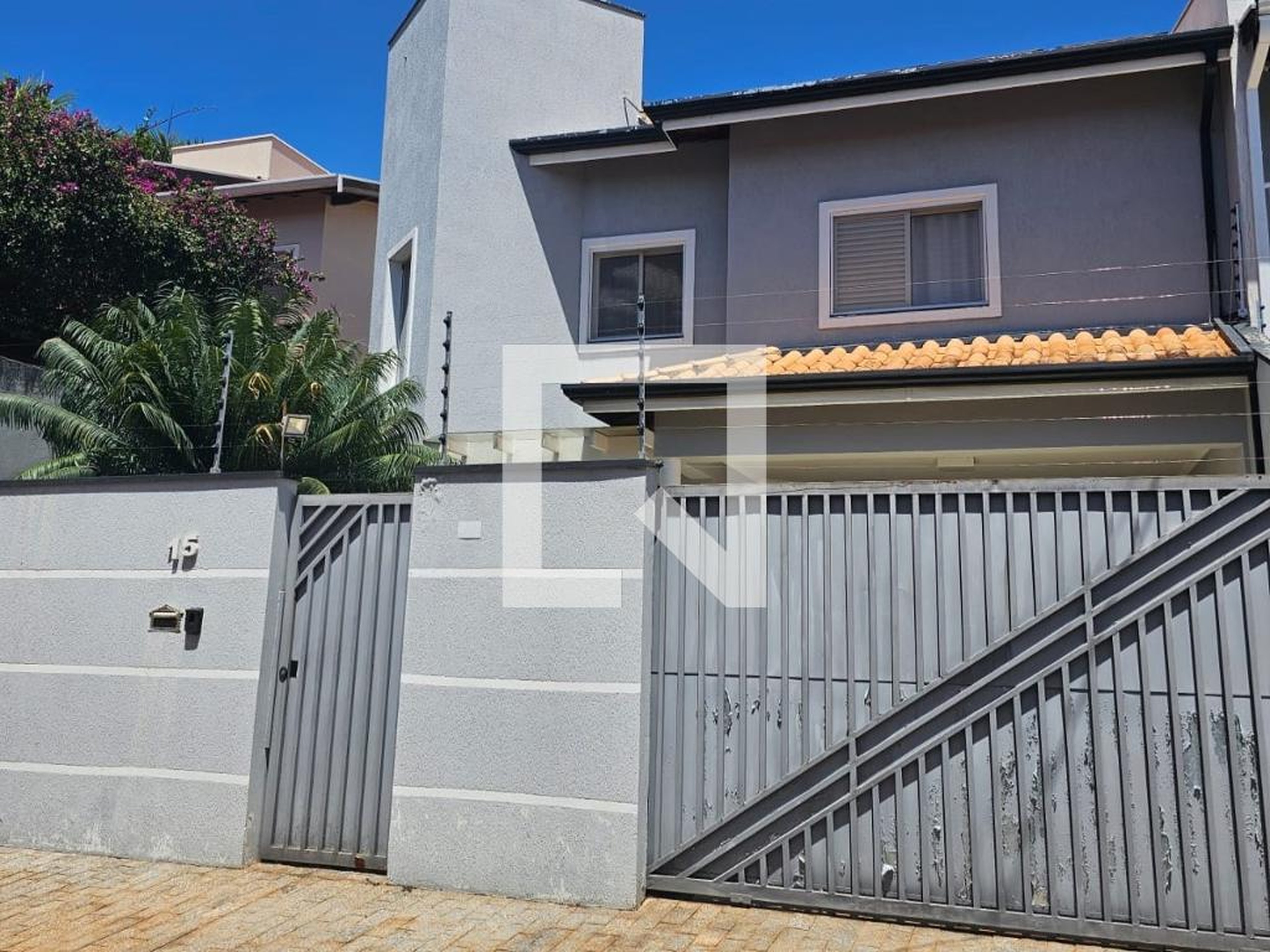 Fachada Condomínio em Rua Creuzer Silveira Cintra, 15