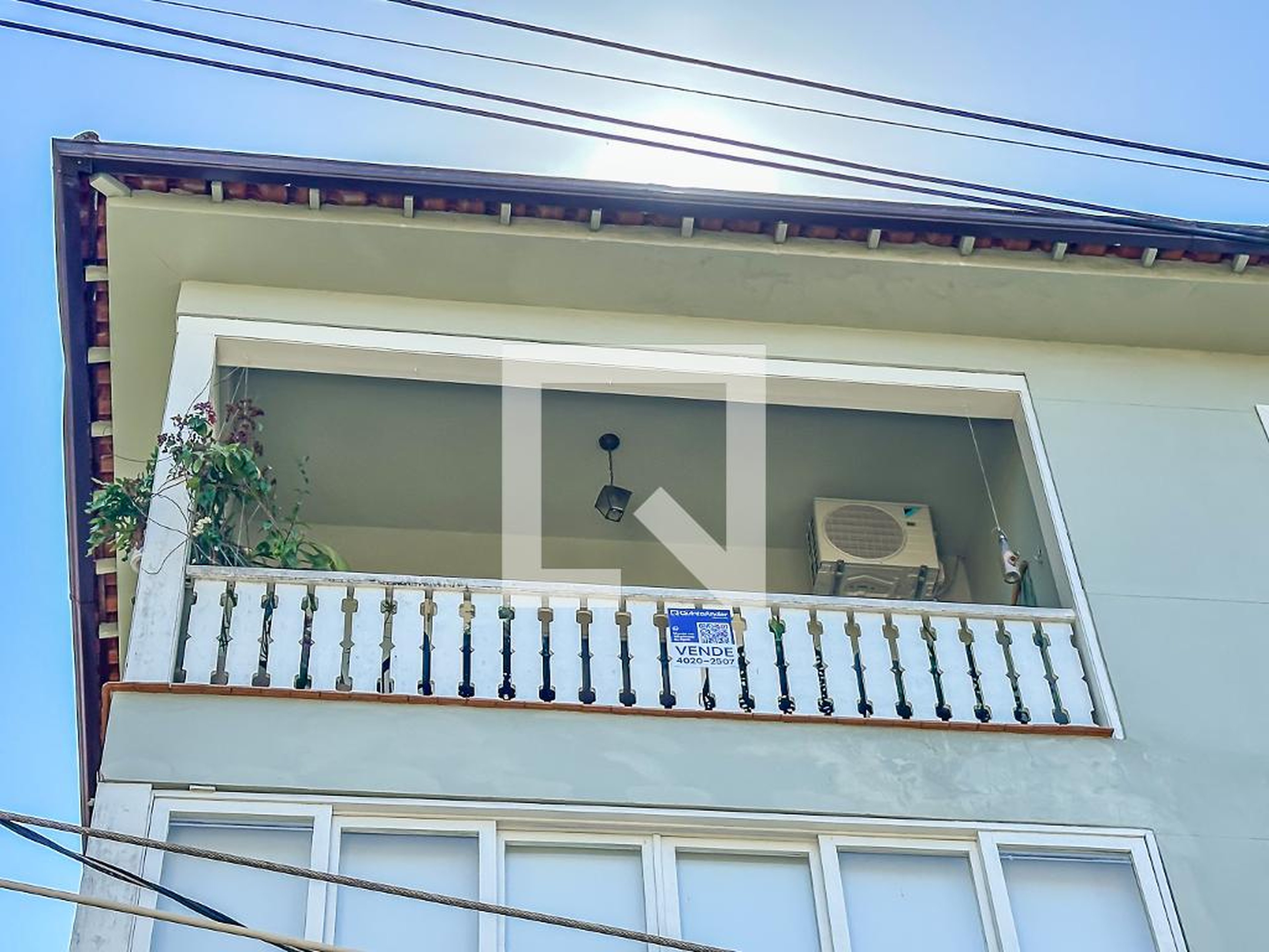 Fachada do Prédio Condomínio em Rua Aiuru, 73