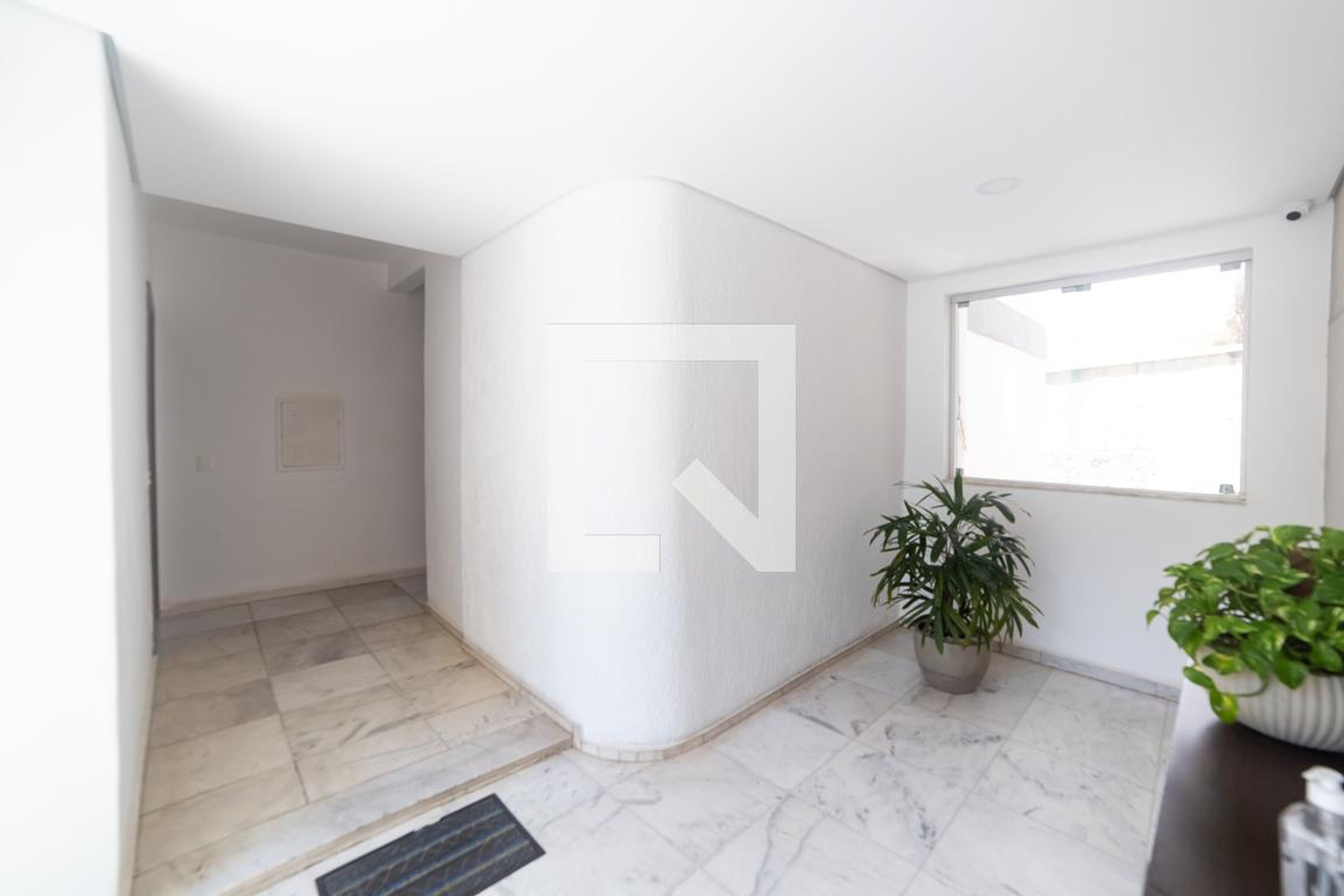 Entrada Condomínio em Rua Bambuí, 749