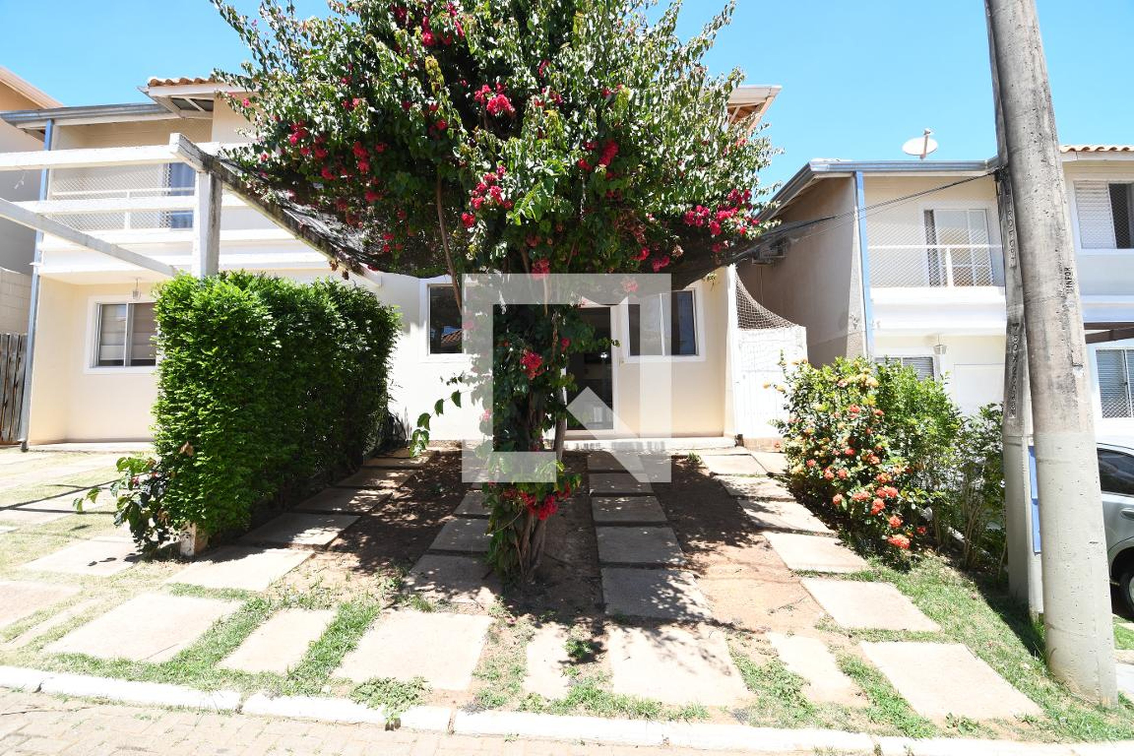 Fachada Condomínio VILLAGE COSABELLA