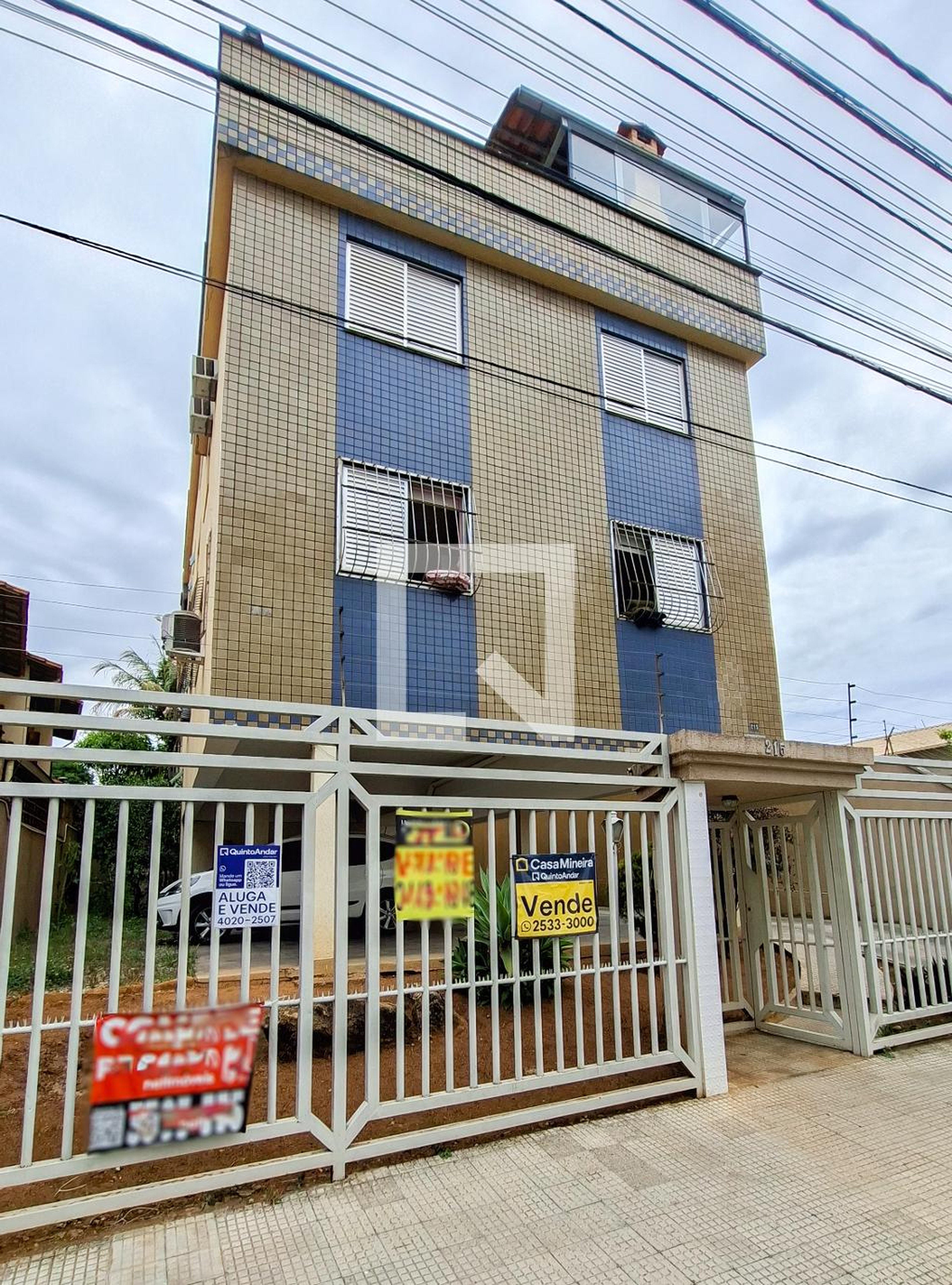 Fachada Condomínio em Rua Maria Cândida de Jesus, 215