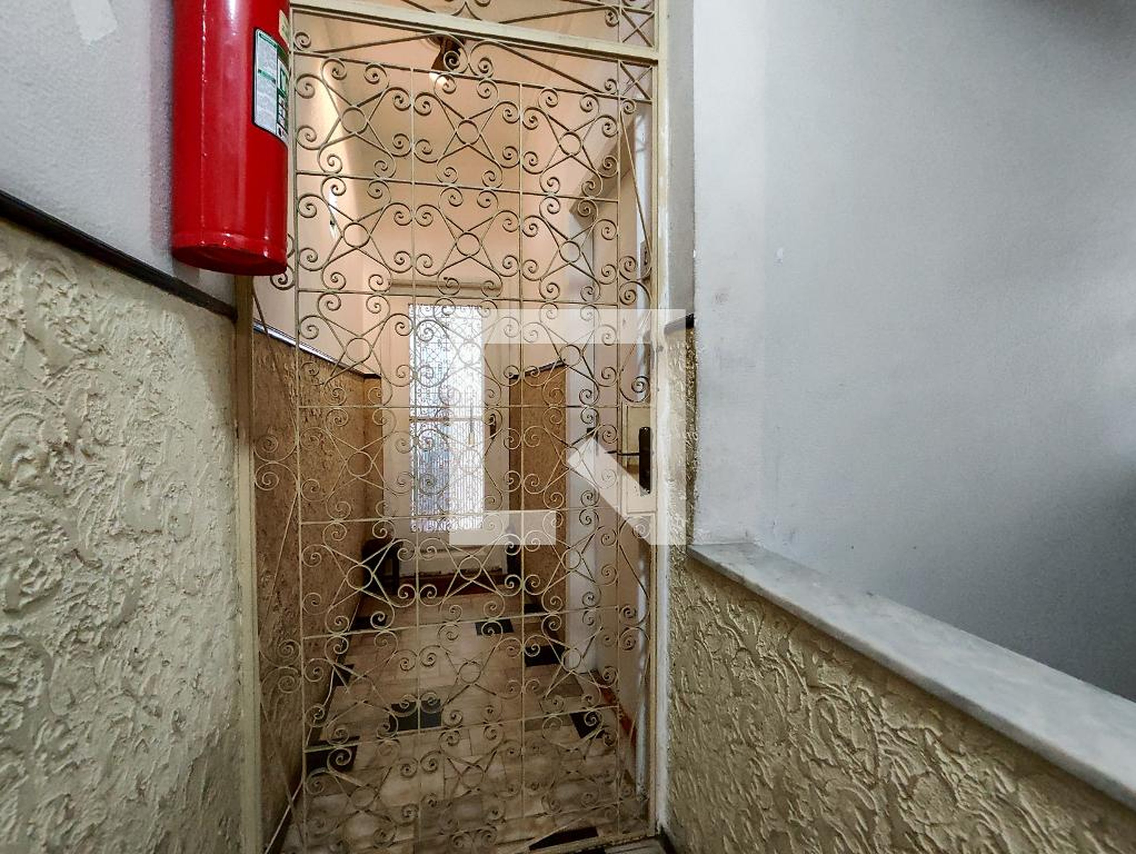 Entrada Condomínio em Rua Torres Homem, 47