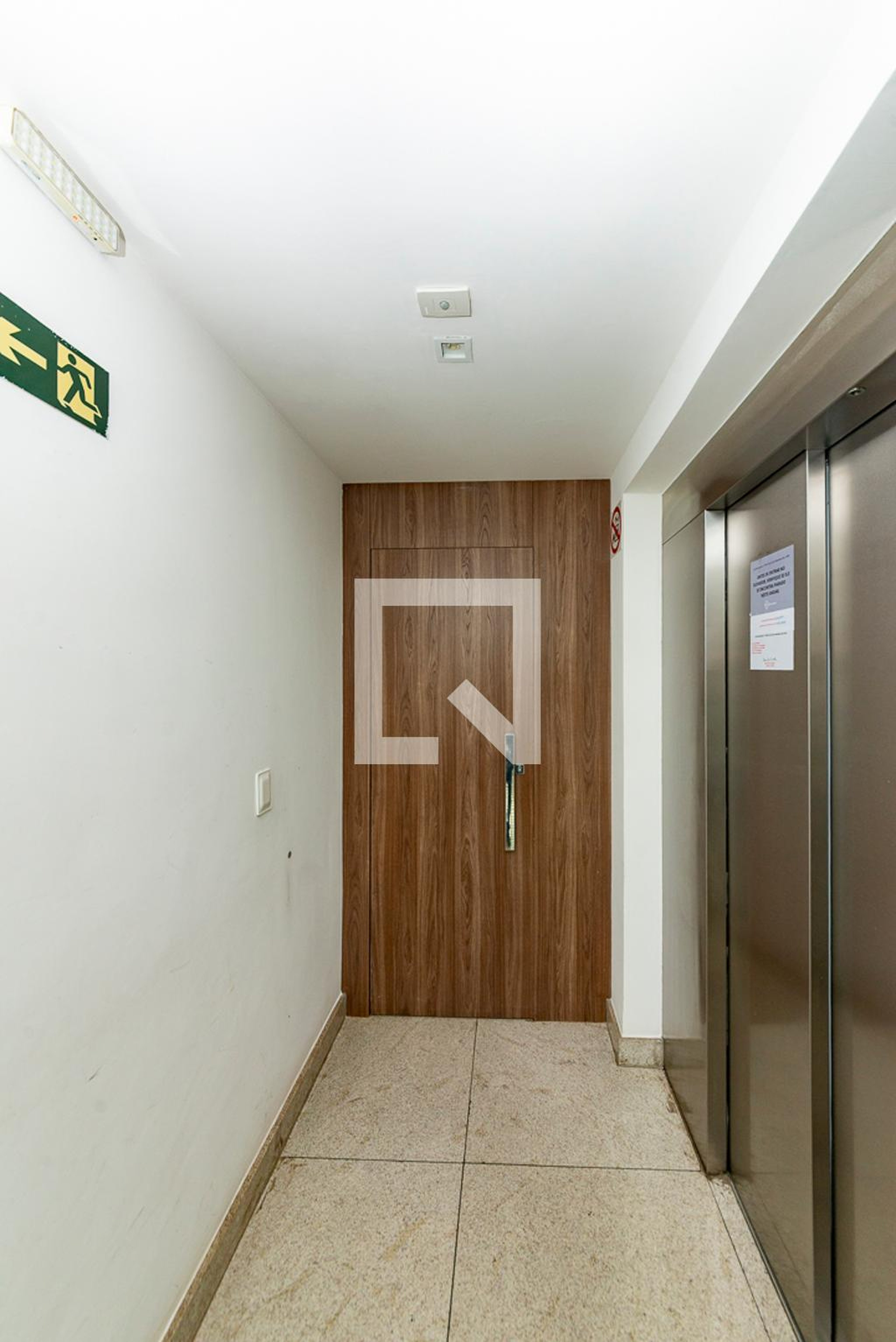 Hall de entrada Condomínio em Rua Cássia, 245