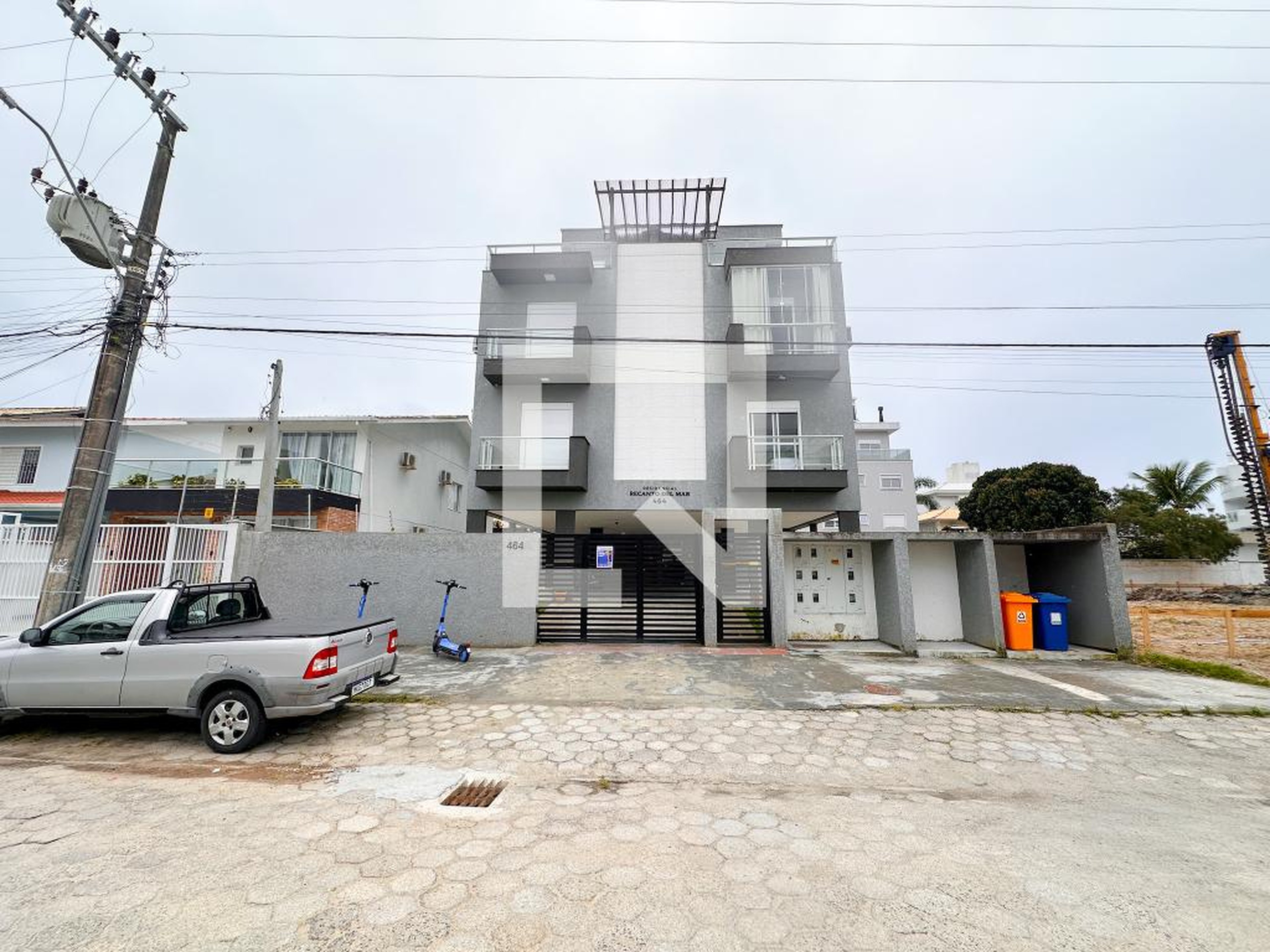 Fachada Condomínio em Rua Recanto do Sol, 464