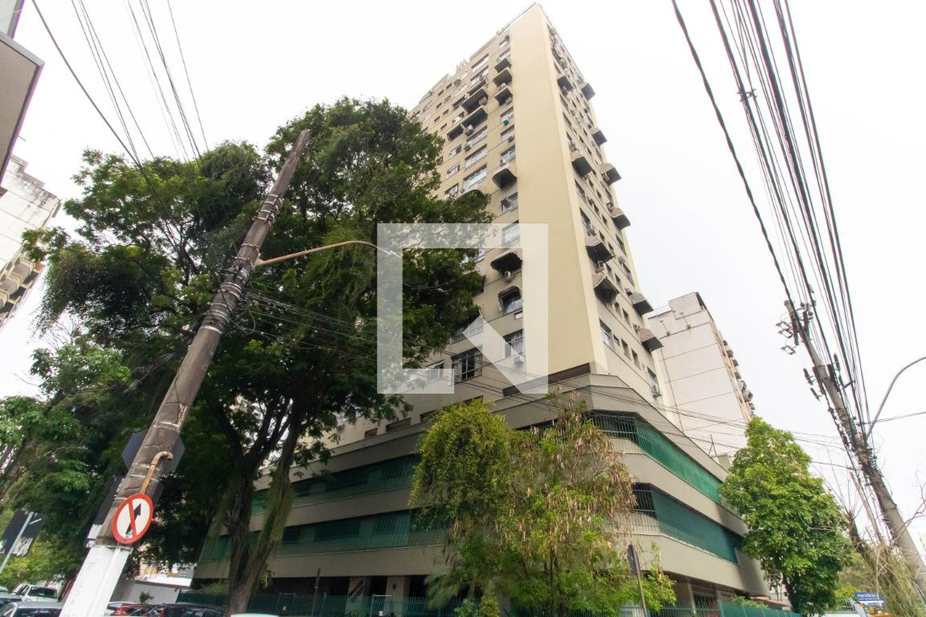 Fachada Condomínio Brands Hatch