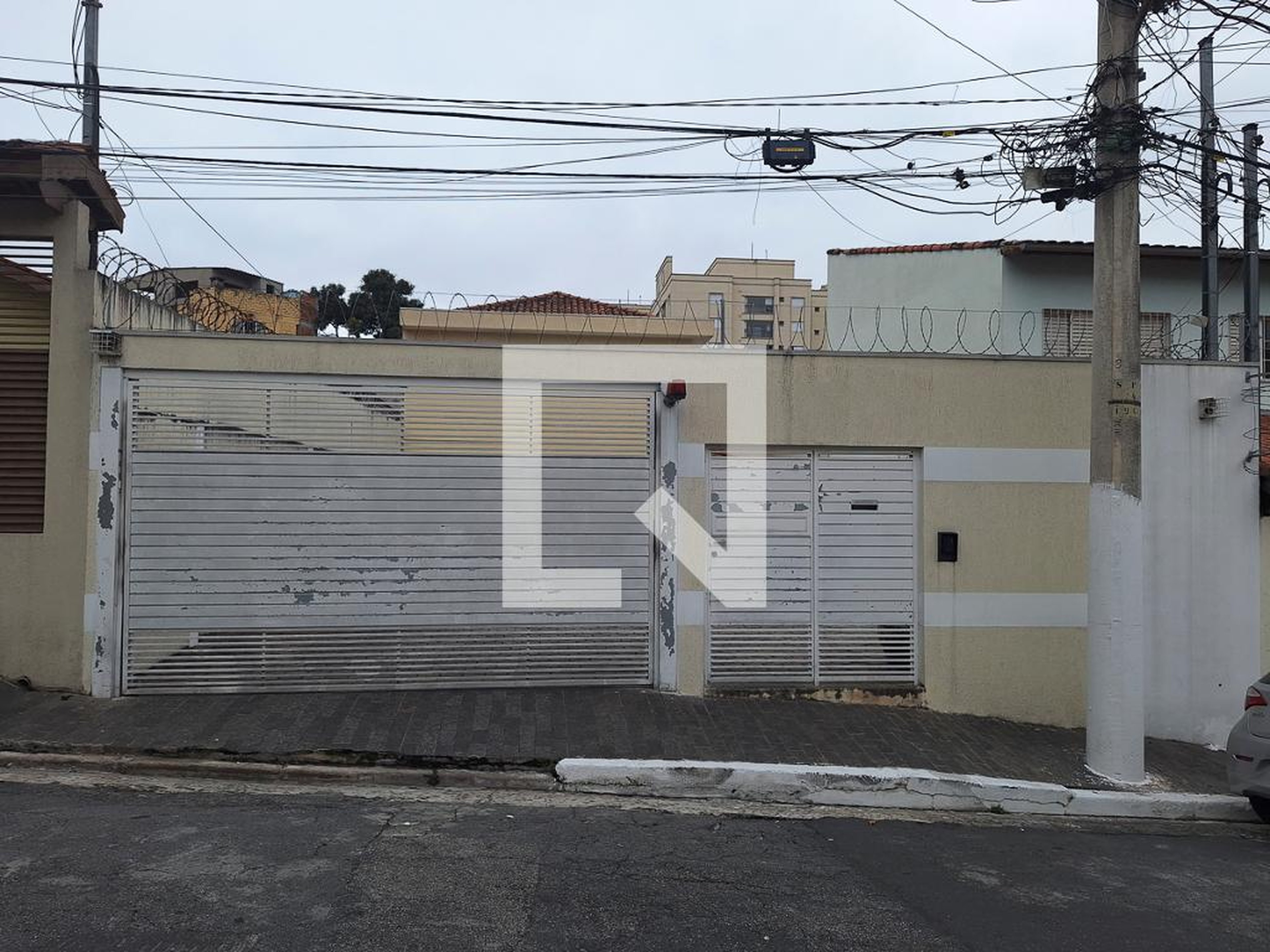 Fachada Condomínio em Rua Clara Fernandes, 42