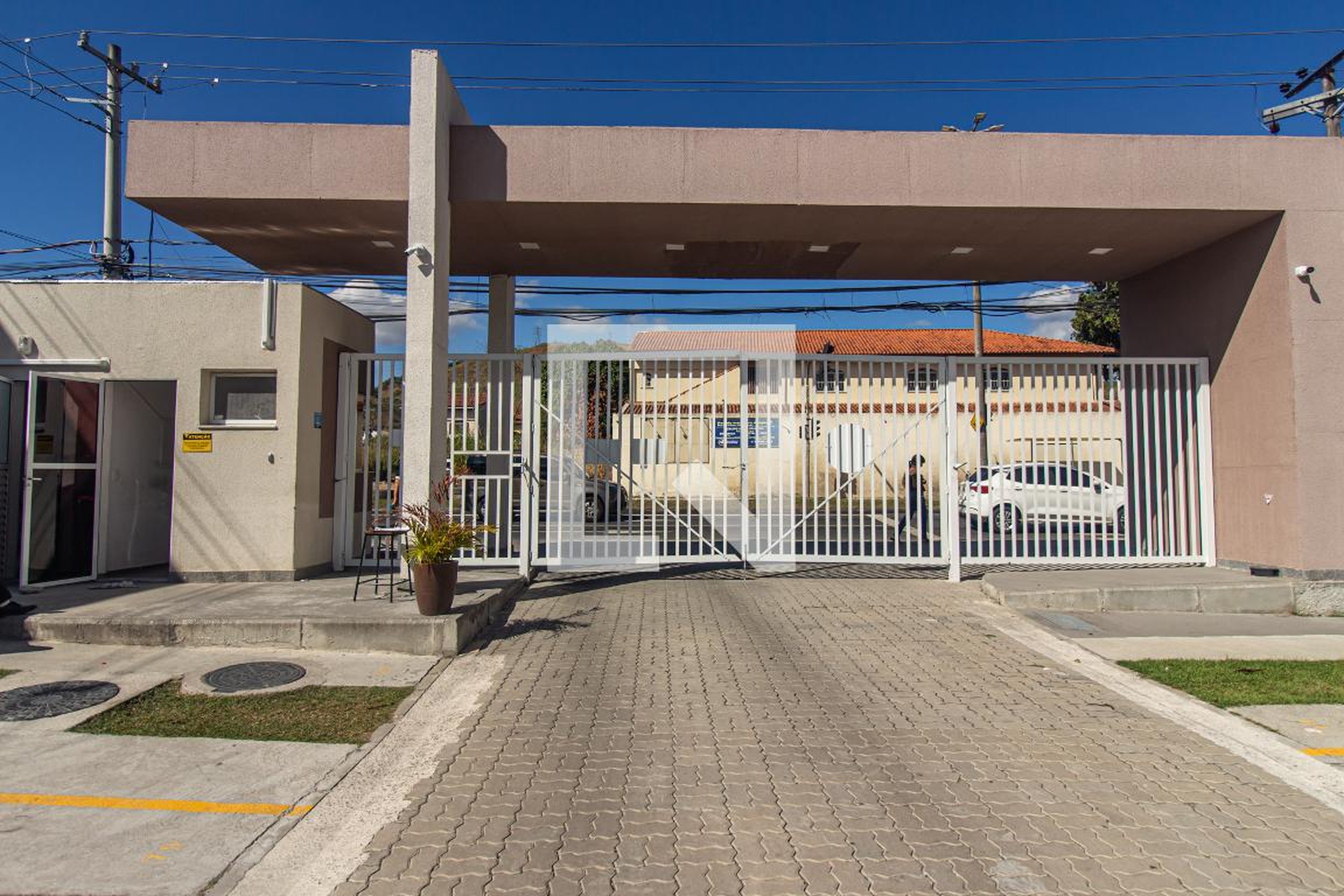 Fachada do condomínio Condomínio West Garden Residencial