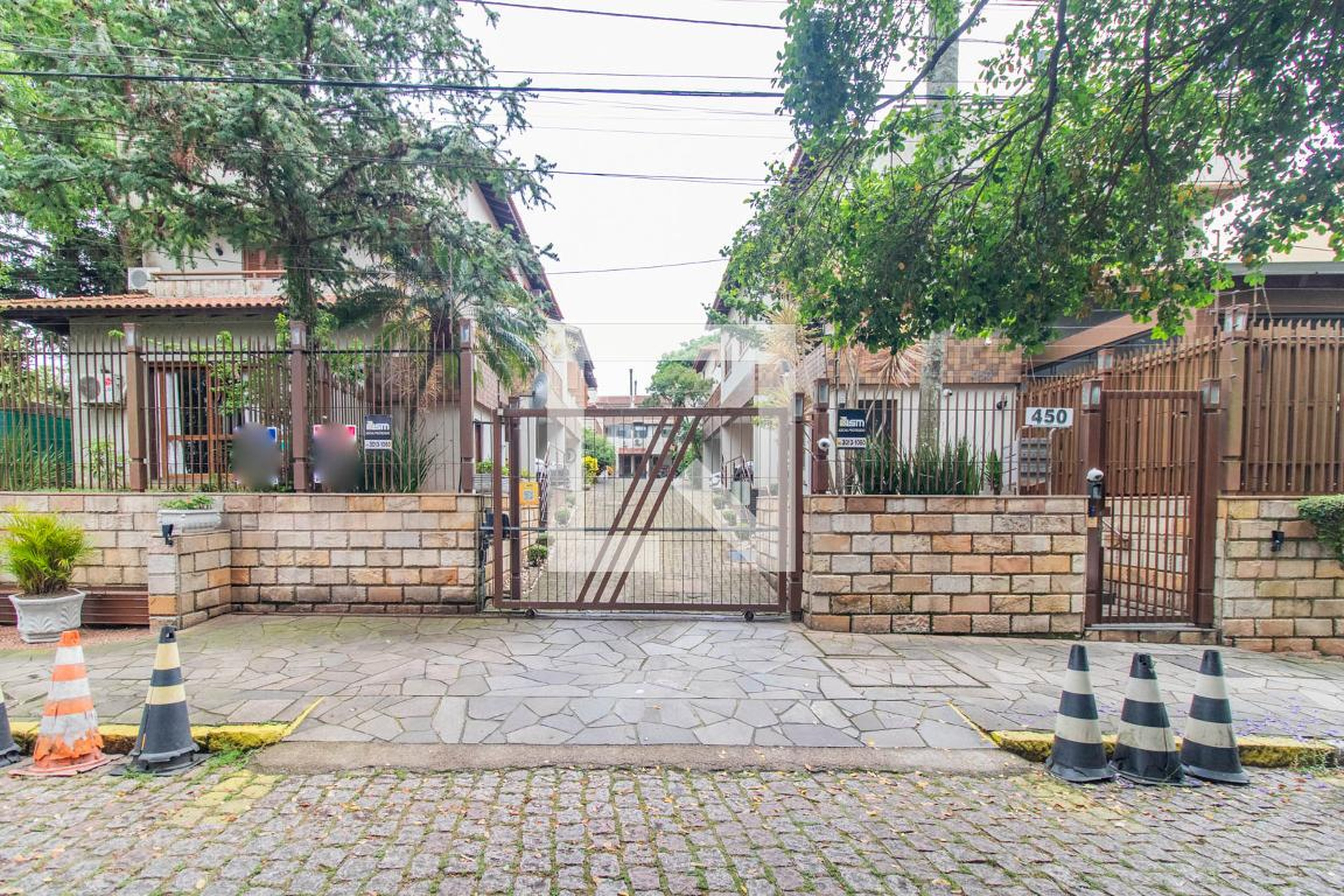 Fachada Condomínio em Travessa Pedra Redonda, 450