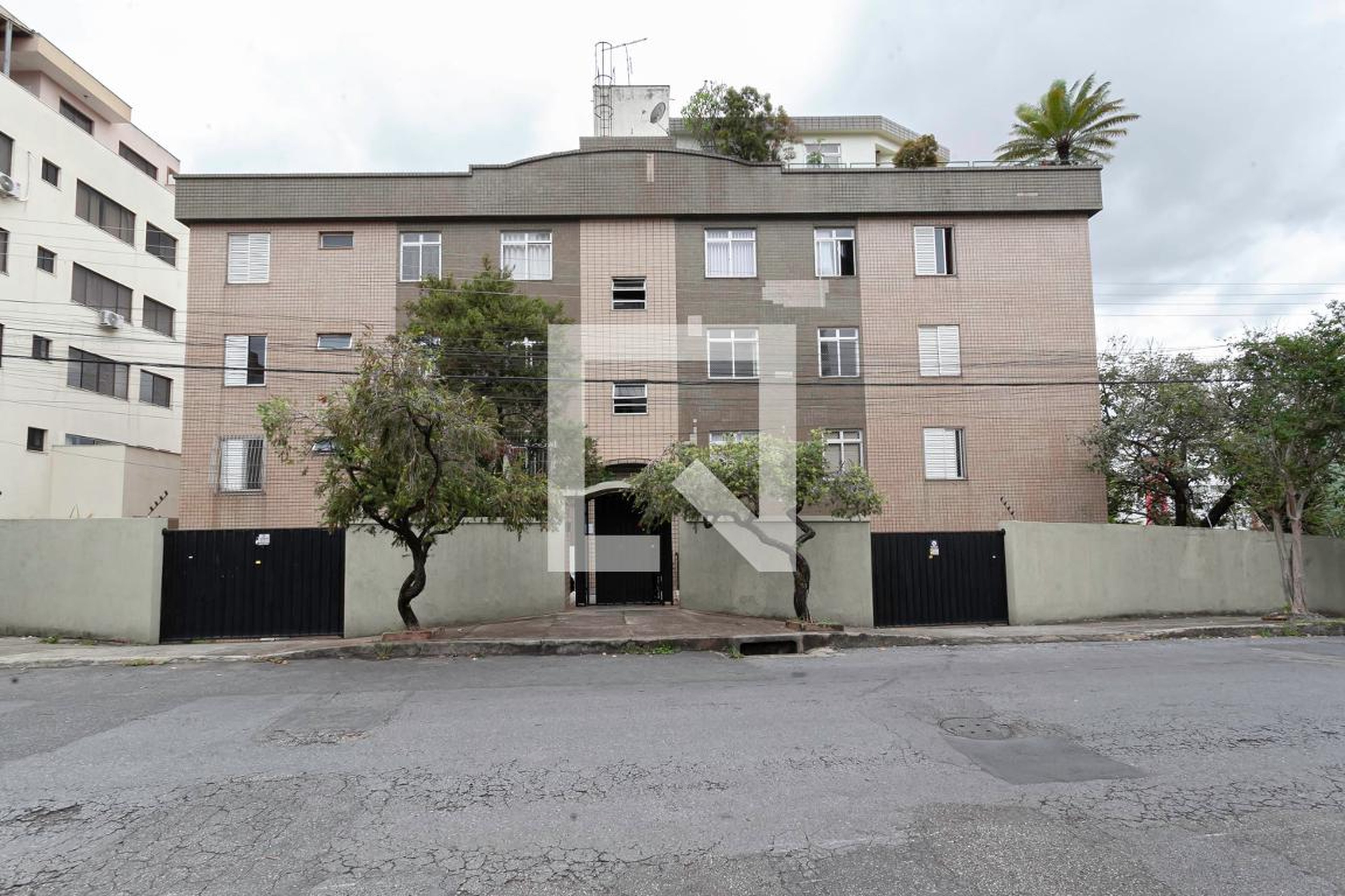 Fachada Condomínio em Rua Cantor Luiz Gonzaga, 20