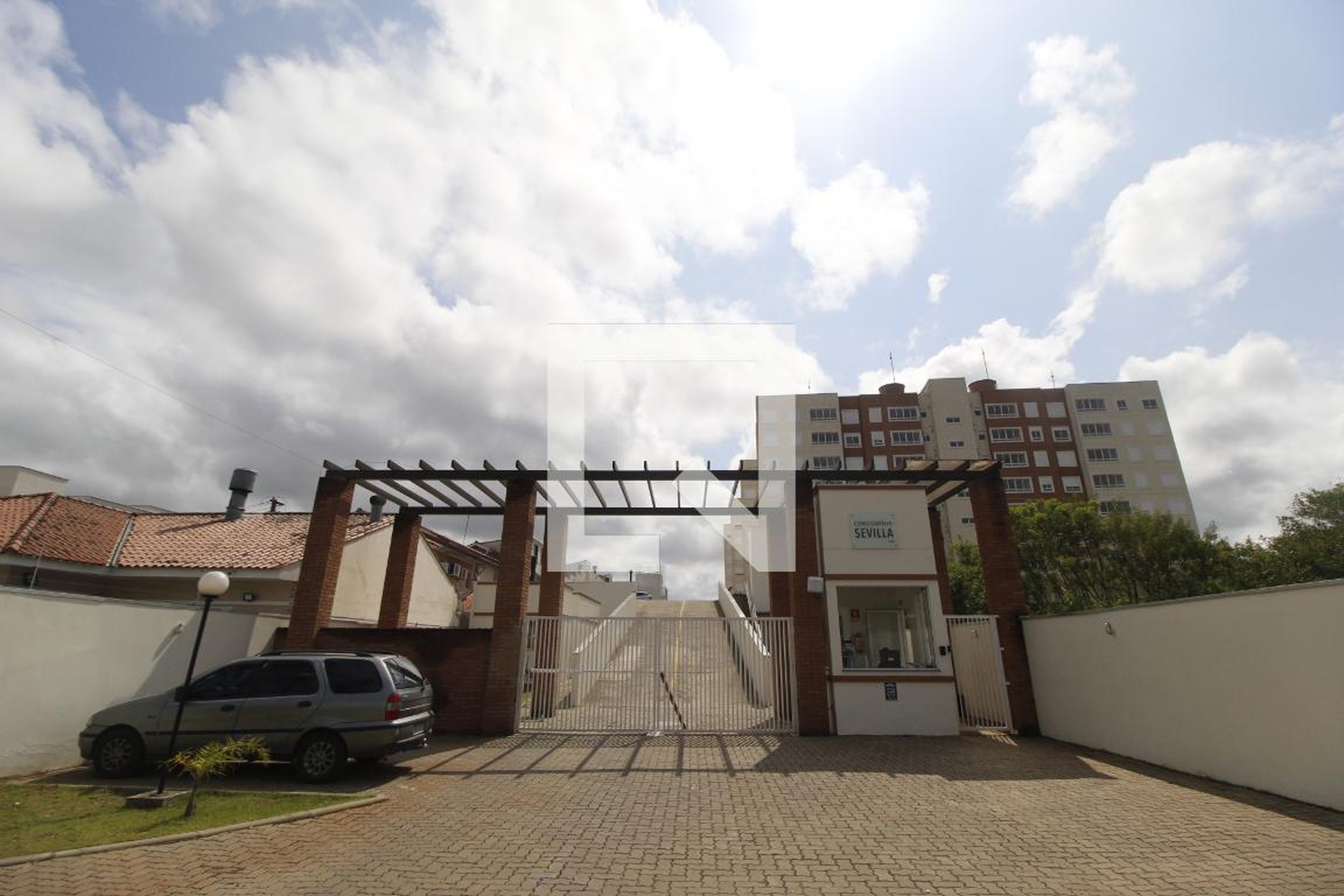 Fachada Condomínio em Avenida João Ferreira Jardim, 379