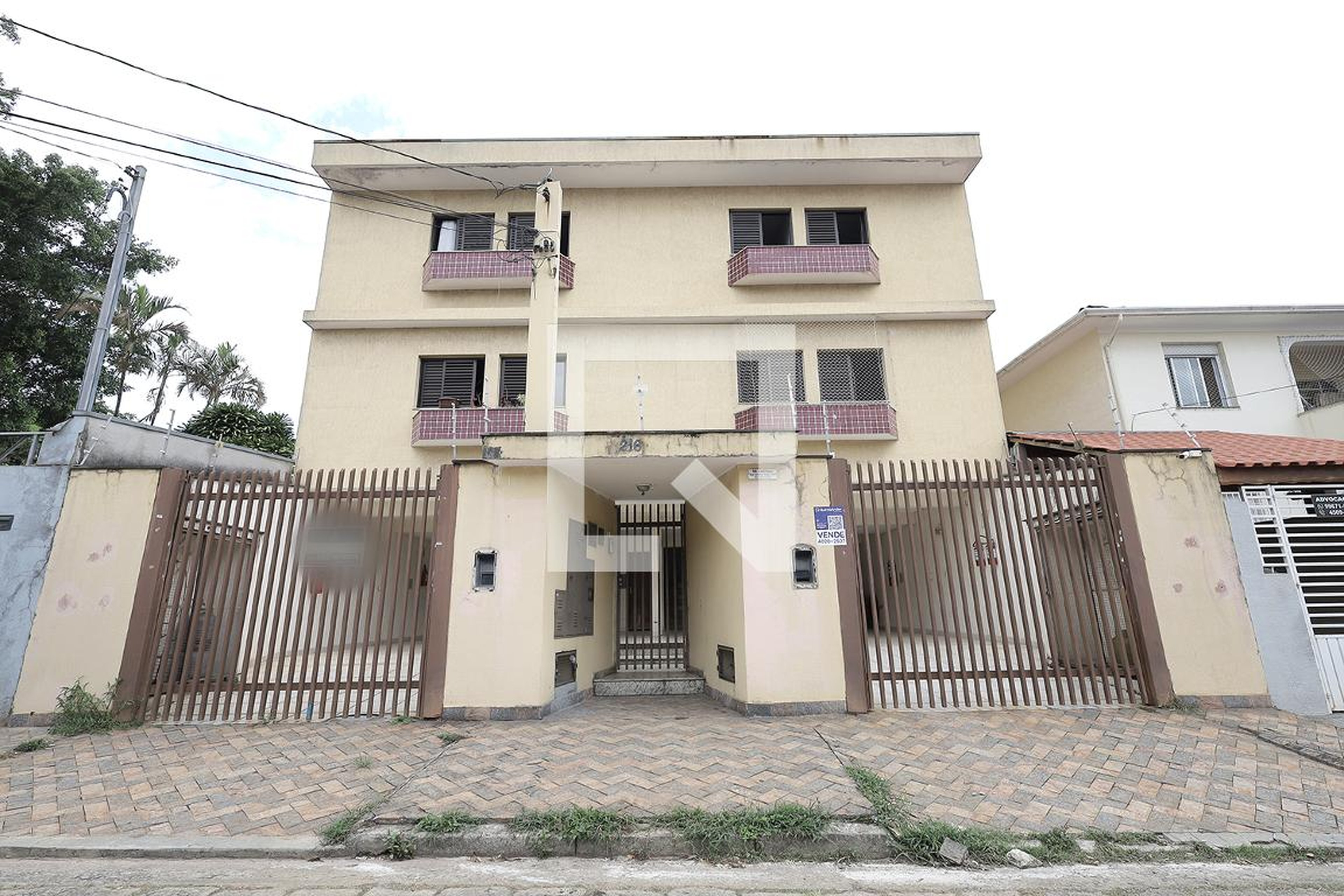 Fachada Condomínio em Rua Lourenço da Veiga, 216