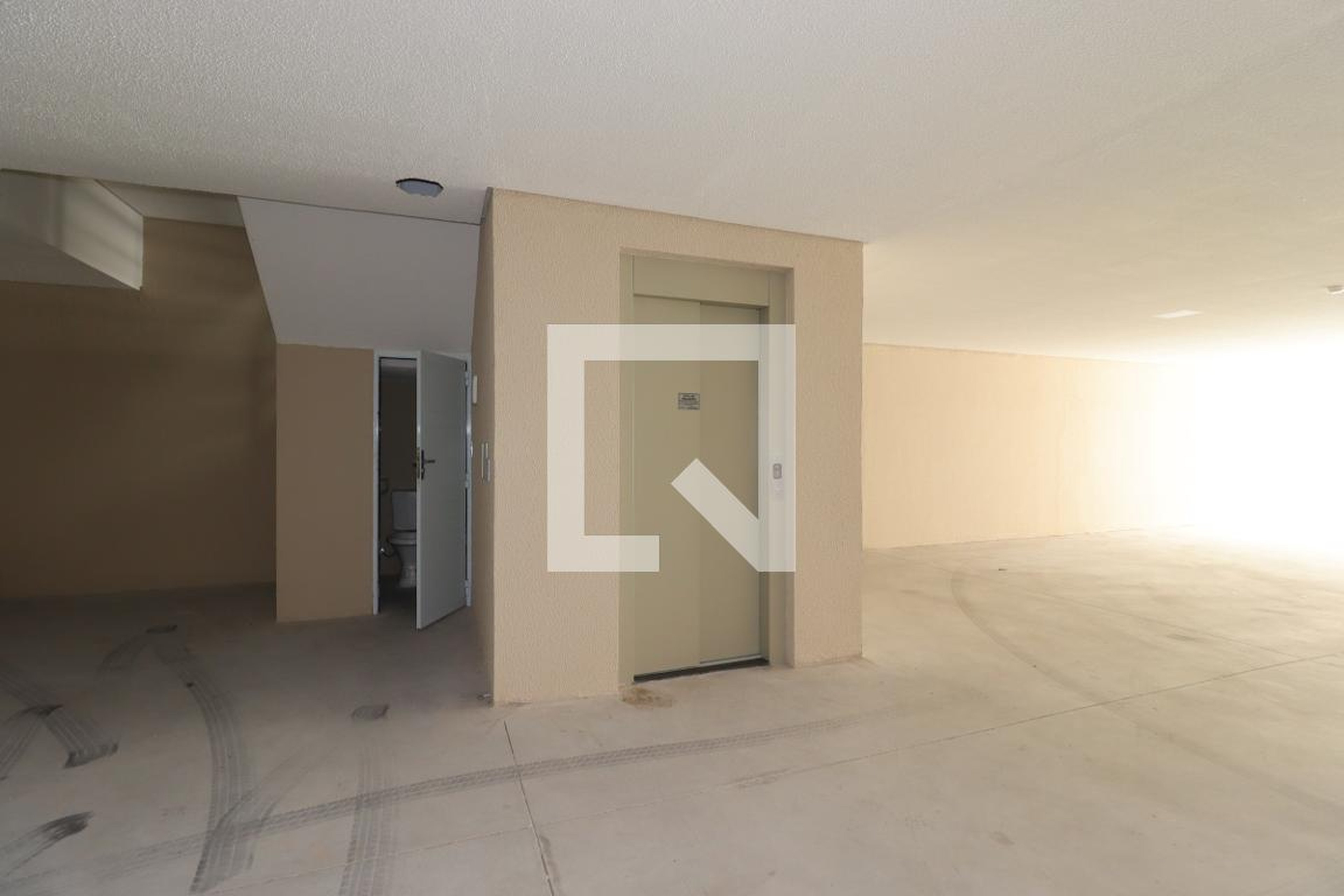 Elevador Condomínio em Rua Morro Grande, 21