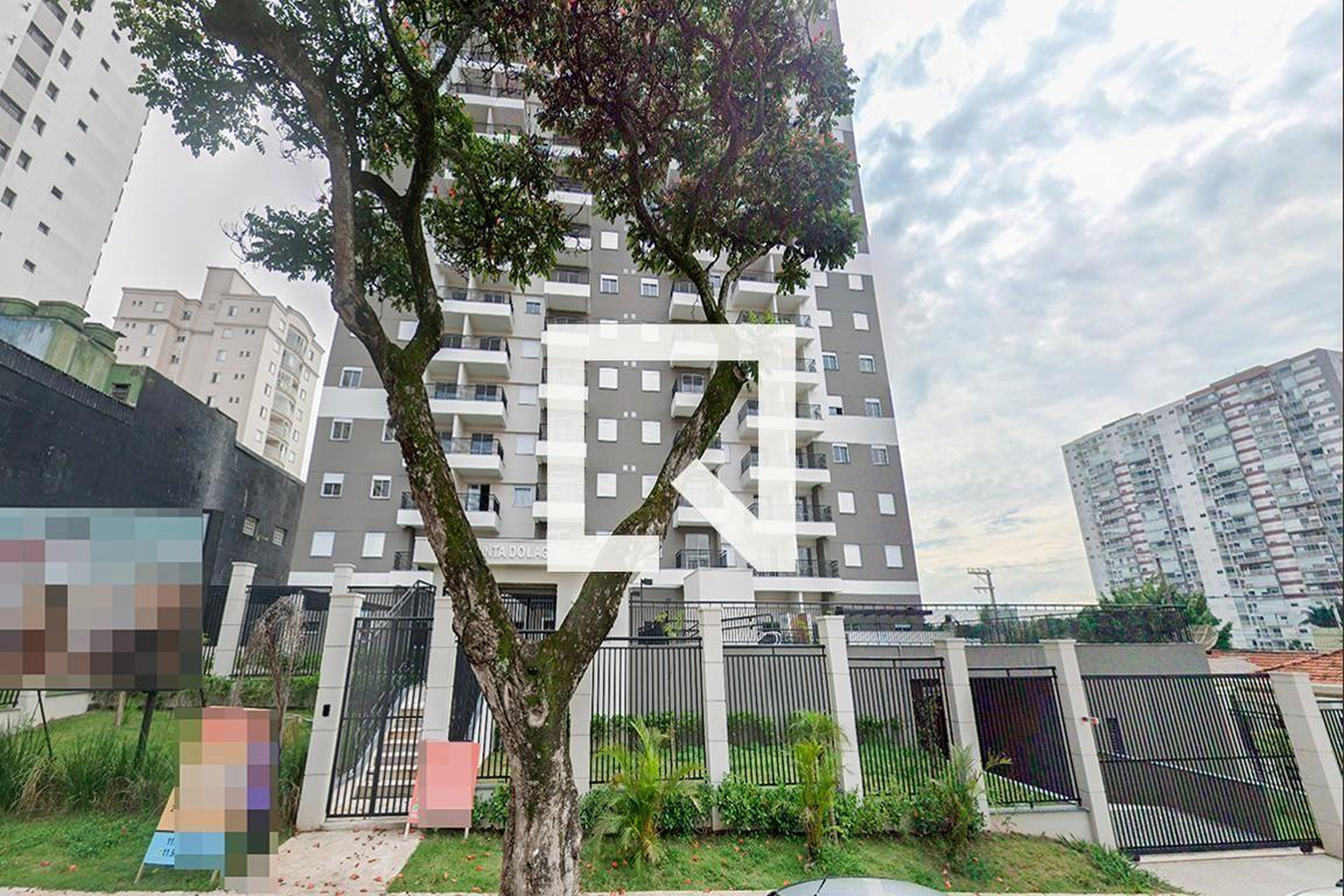 Fachada Condomínio em Rua do Lago, 247