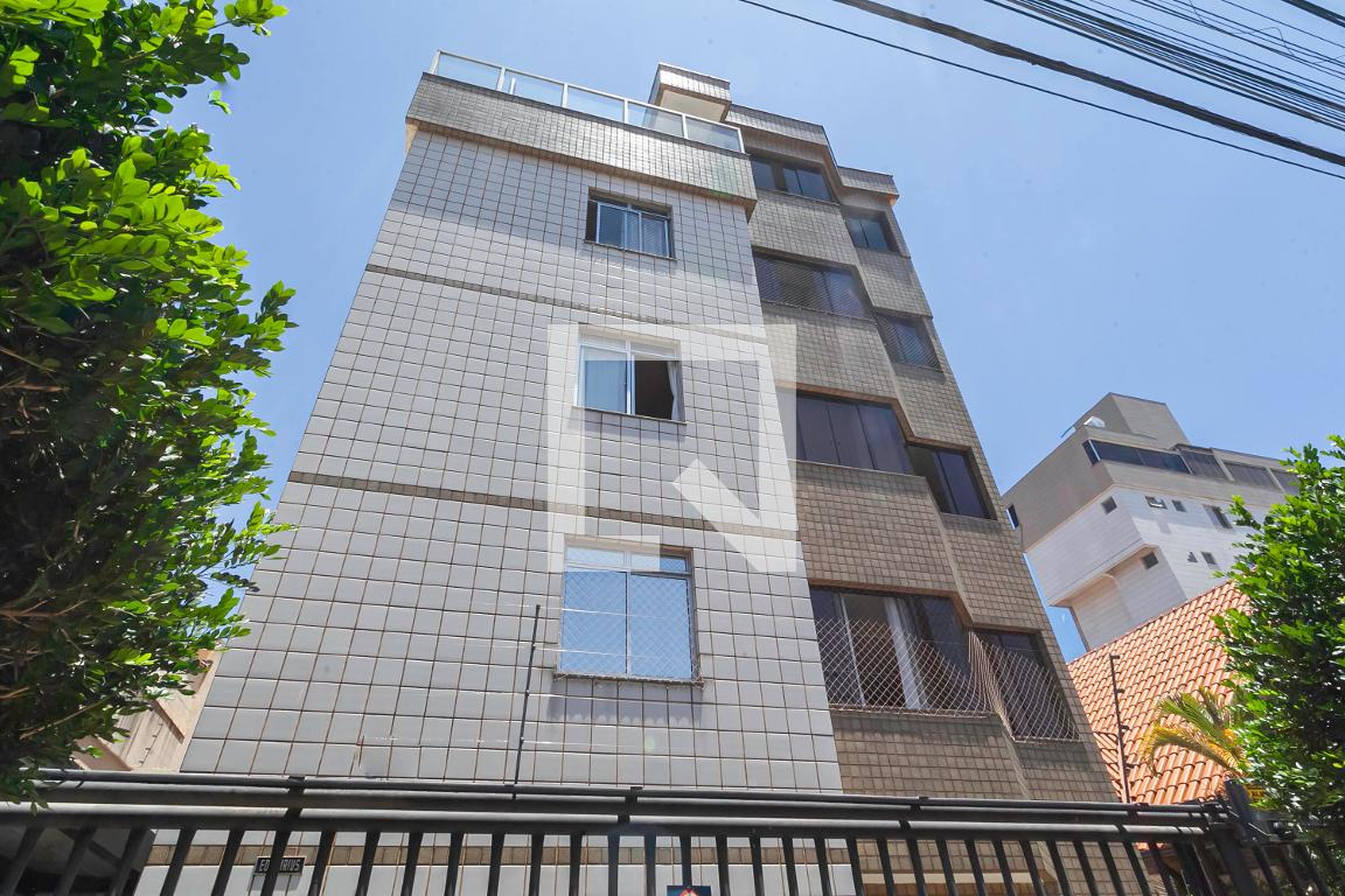 Fachada Condomínio em Rua Castelo de Óbidos, 646