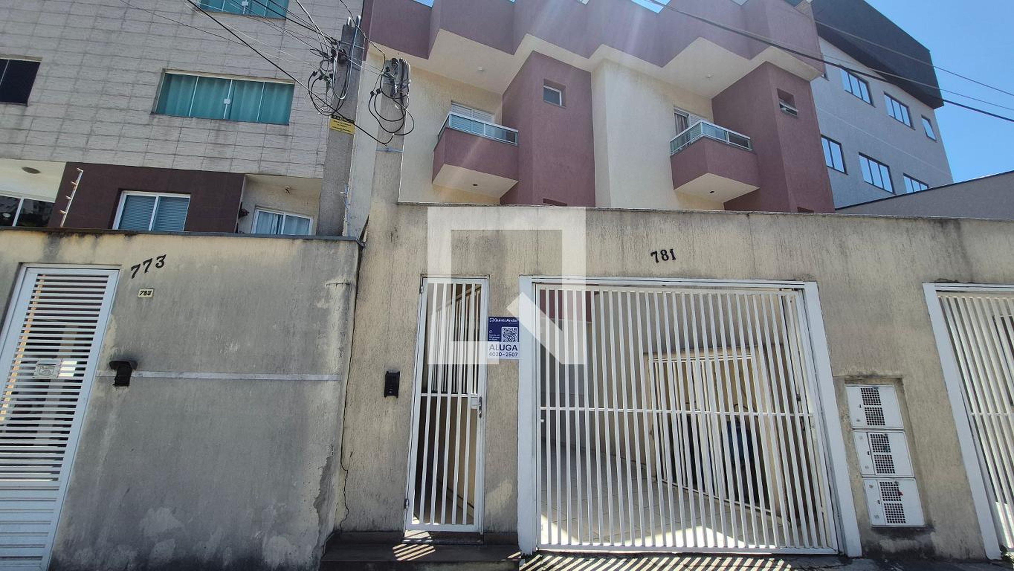 Fachada Condomínio em Rua Colúmbia, 781