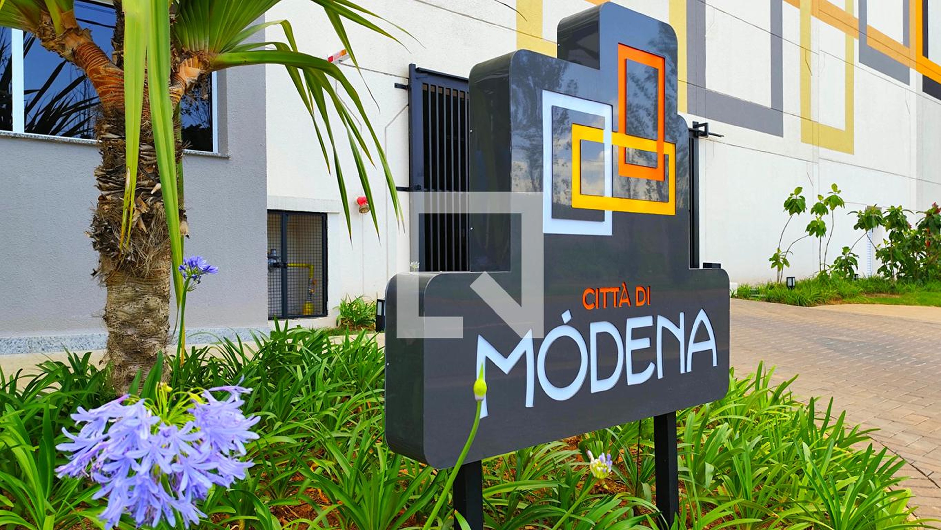Fachada Condomínio Città di Módena