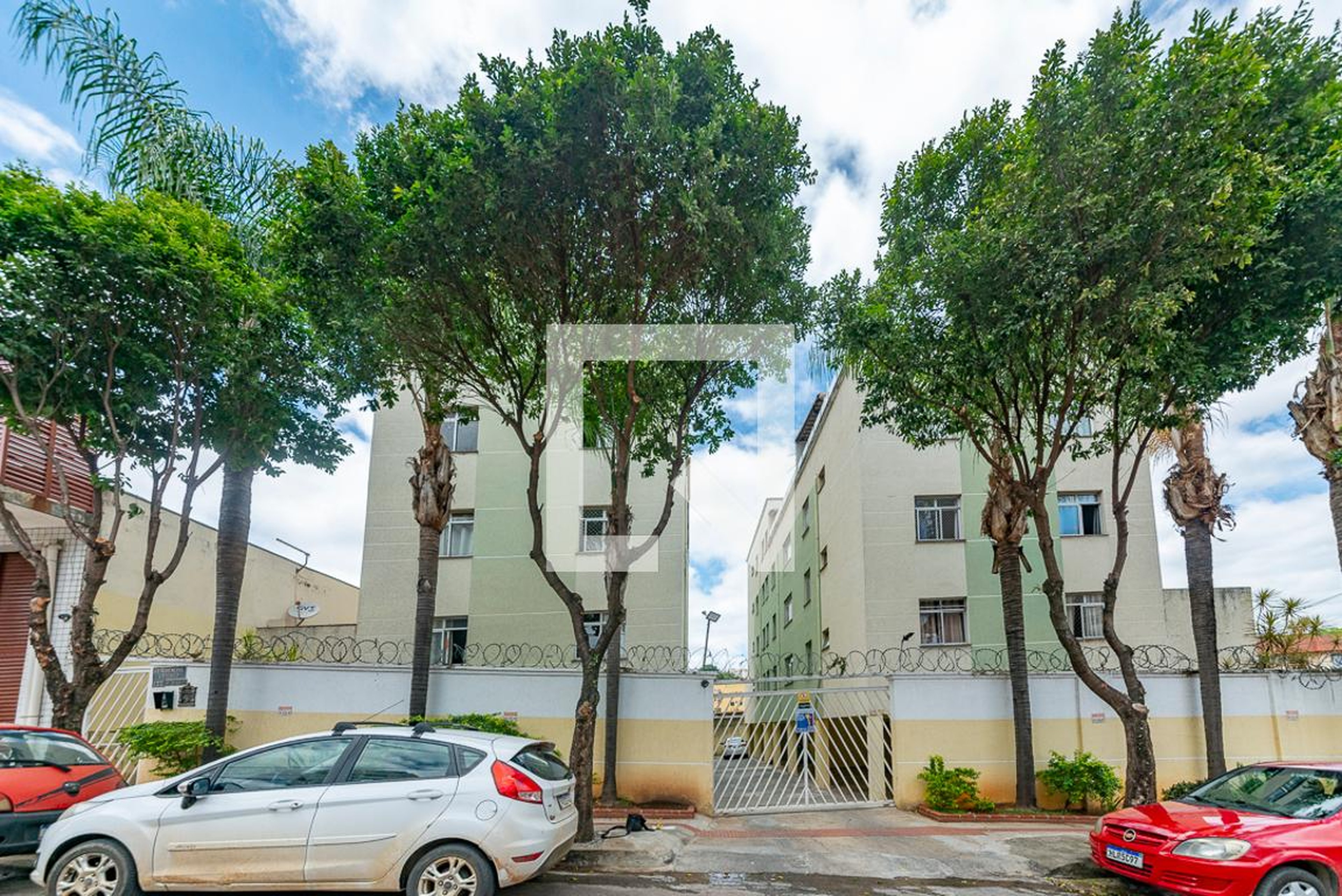 Fachada Condomínio em Rua Souza Menezes, 121