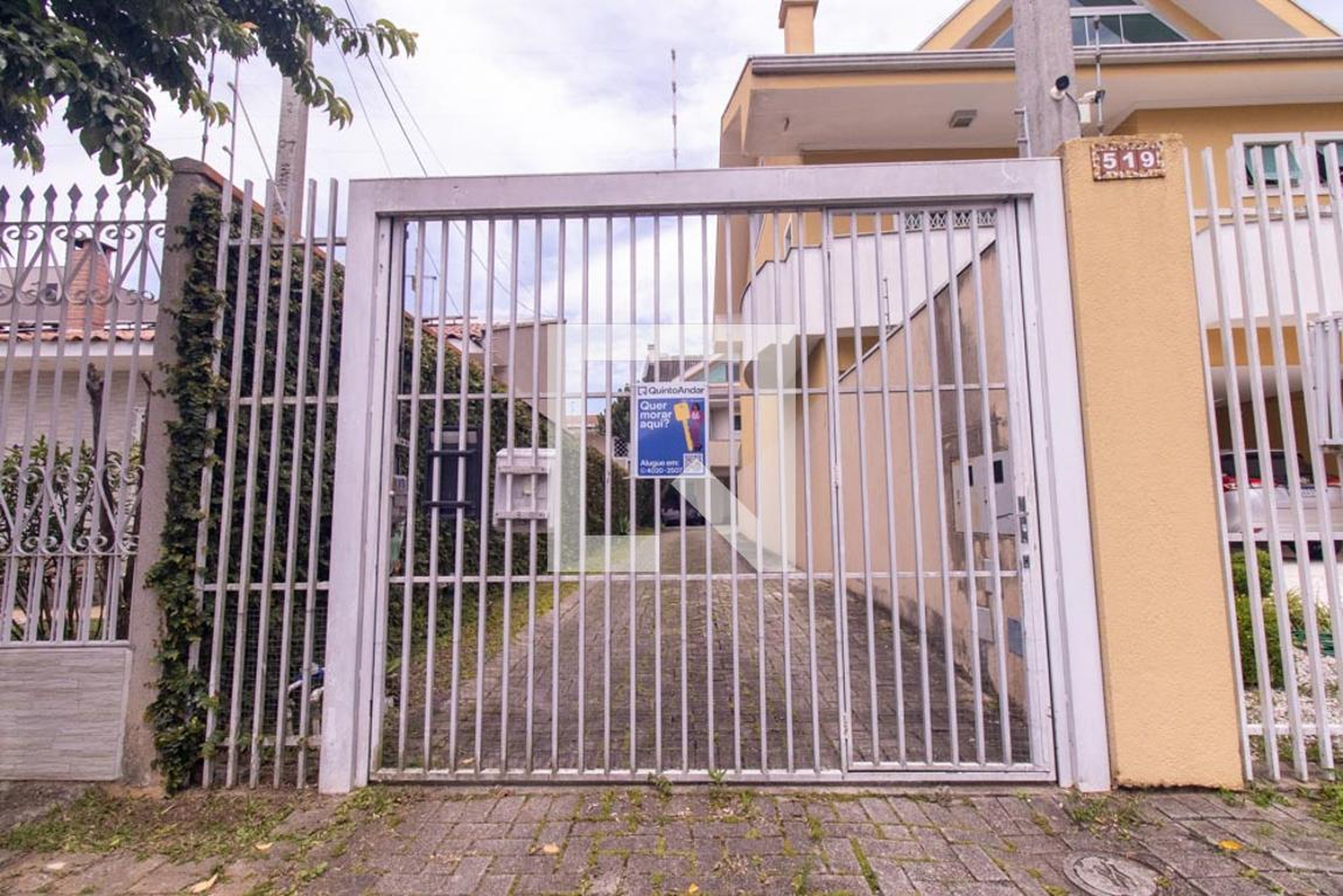 Fachada do Condomínio Condomínio em Rua Rodolpho Senff, 519