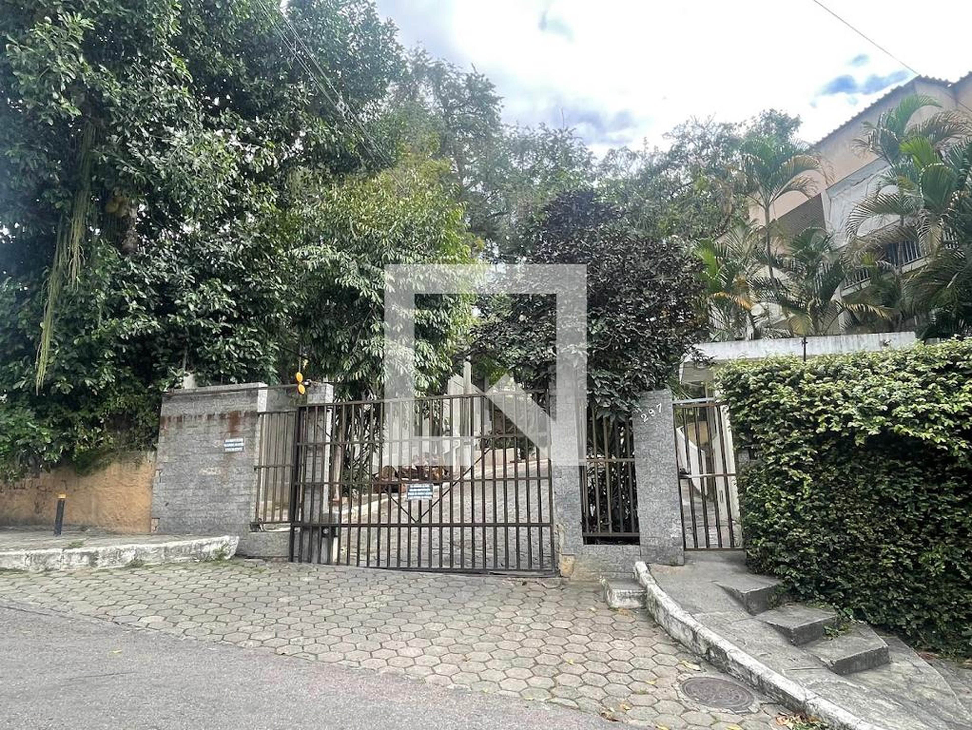 Fachada Condomínio Chácara do Governador