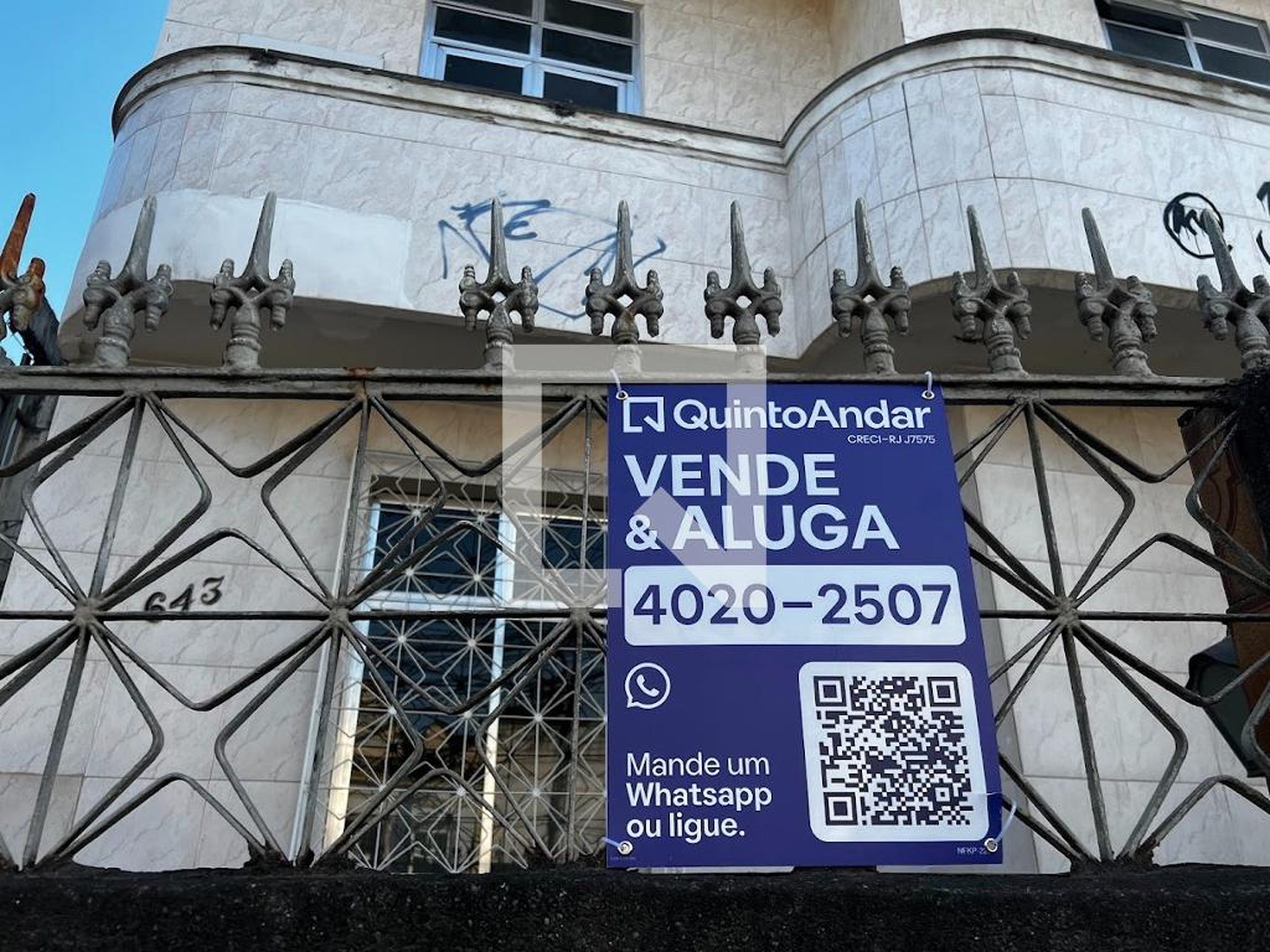 Fachada Condomínio em Rua Vinte e Quatro de Maio, 643