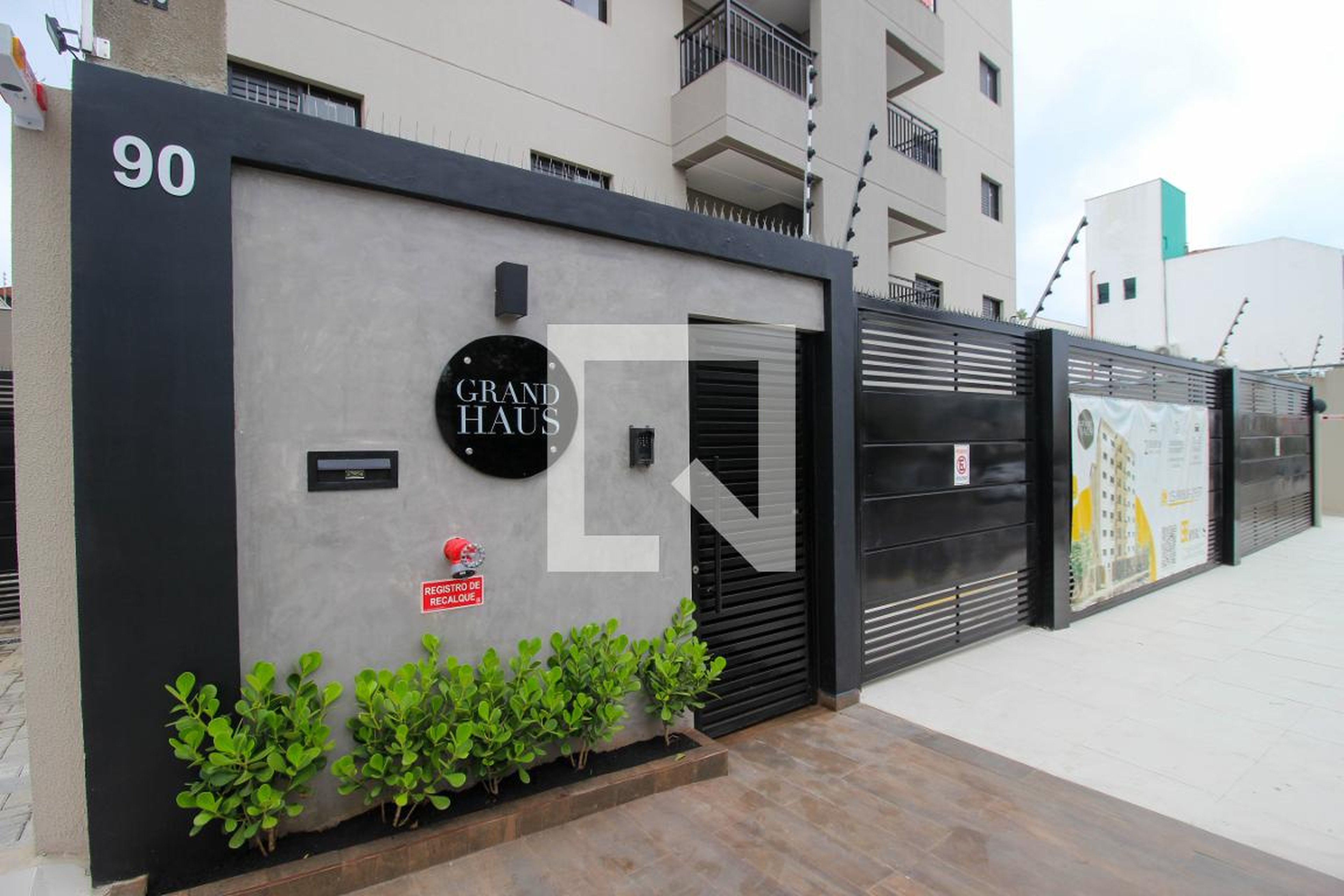 Fachada Condomínio em Rua Doutor Lineu Mattos Silveira, 90