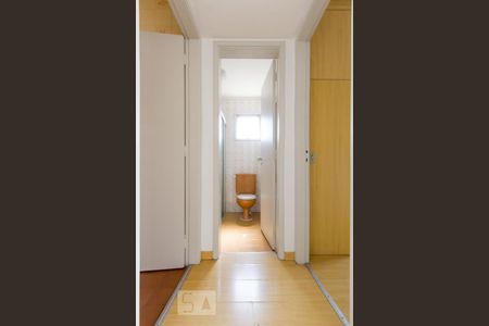 Corredor Quartos de apartamento para alugar com 1 quarto, 38m² em Indianópolis, São Paulo