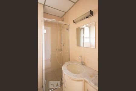 Banheiro da suíte de apartamento para alugar com 1 quarto, 64m² em Centro, Campinas