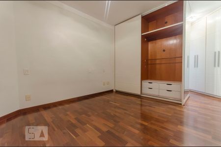 Apartamento à venda com 104m², 2 quartos e 2 vagas Apartamento à venda com 104m², 2 quartos e 2 vagasSuite