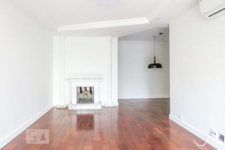 Sala de apartamento para alugar com 3 quartos, 130m² em Moema, São Paulo