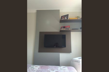 Quarto 2 - suite (Com armário planejado, espelho laterais e painel para TV) de apartamento para alugar com 3 quartos, 76m² em Vila Ipojuca, São Paulo