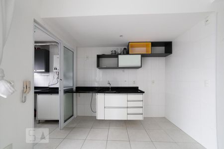 Cozinha de apartamento para alugar com 1 quarto, 77m² em Campo Belo, São Paulo