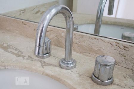 Torneira de apartamento para alugar com 2 quartos, 57m² em Vila Olímpia, São Paulo