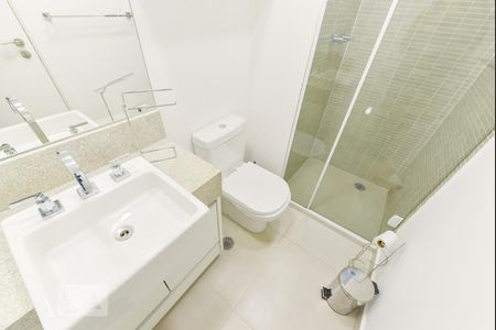 Banheiro de kitnet/studio para alugar com 1 quarto, 30m² em Vila Madalena, São Paulo