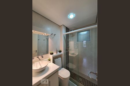 Banheiro de apartamento à venda com 3 quartos, 71m² em Vila Firmiano Pinto, São Paulo