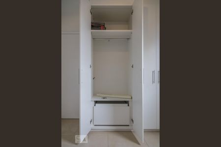 Armário da Suite 1 de apartamento à venda com 2 quartos, 64m² em Vila Olímpia, São Paulo
