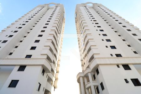 Apartamento para alugar com 68m², 3 quartos e 1 vagaFachada