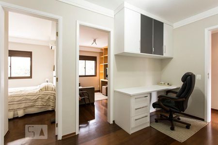 Apartamento para alugar com 131m², 4 quartos e 3 vagas Apartamento para alugar com 131m², 4 quartos e 3 vagasCorredor