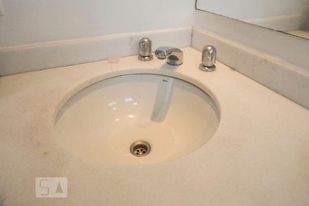 Apartamento à venda com 56m², 2 quartos e 1 vaga Apartamento à venda com 56m², 2 quartos e 1 vagaBanheiro da suíte