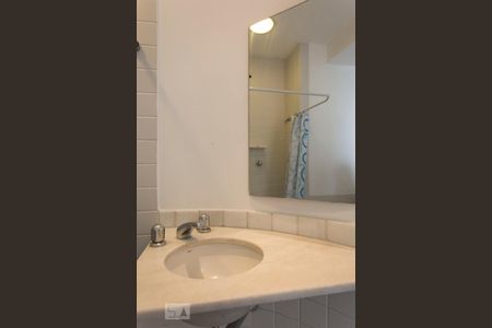 Apartamento à venda com 56m², 2 quartos e 1 vaga Apartamento à venda com 56m², 2 quartos e 1 vagaBanheiro