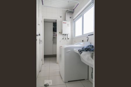 Apartamento à venda com 126m², 4 quartos e 2 vagas Apartamento à venda com 126m², 4 quartos e 2 vagasÁrea de serviço