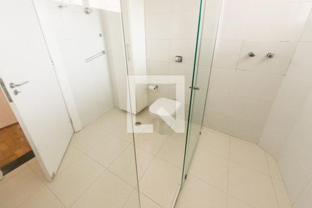 Apartamento à venda com 250m², 3 quartos e 2 vagas Apartamento à venda com 250m², 3 quartos e 2 vagasBanheiro da Suíte