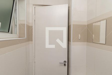 Apartamento à venda com 250m², 3 quartos e 2 vagas Apartamento à venda com 250m², 3 quartos e 2 vagasBanheiro Serviço