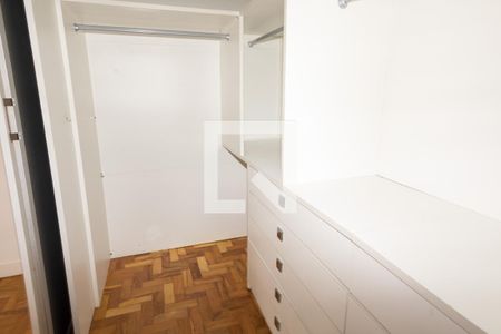 Apartamento à venda com 250m², 3 quartos e 2 vagas Apartamento à venda com 250m², 3 quartos e 2 vagasCloset da suíte
