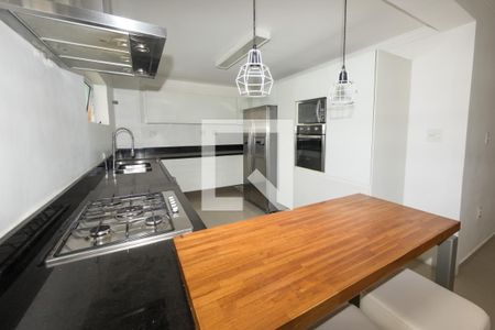 Apartamento à venda com 250m², 3 quartos e 2 vagas Apartamento à venda com 250m², 3 quartos e 2 vagasCozinha