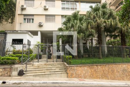 Apartamento à venda com 250m², 3 quartos e 2 vagas Apartamento à venda com 250m², 3 quartos e 2 vagasFachada e portaria