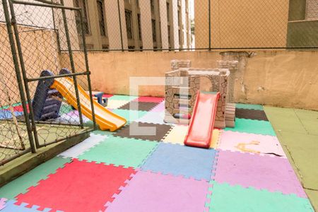 Apartamento à venda com 250m², 3 quartos e 2 vagas Apartamento à venda com 250m², 3 quartos e 2 vagasÁrea comum - Playground