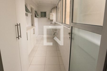 Apartamento à venda com 250m², 3 quartos e 2 vagas Apartamento à venda com 250m², 3 quartos e 2 vagasÁrea de Serviço