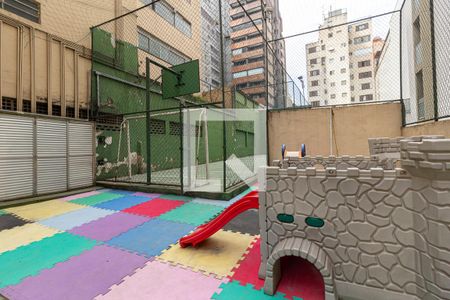 Apartamento à venda com 250m², 3 quartos e 2 vagas Apartamento à venda com 250m², 3 quartos e 2 vagasÁrea comum - Playground